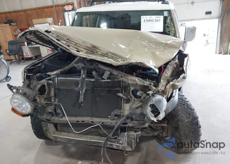 2014 Toyota Fj Cruiser z USA, uszkodzony, nr VIN JTEBU4BF3EK203672